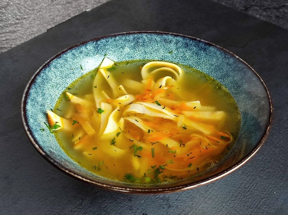 Лапша домашняя с курицей Лапша домашняя с курицей